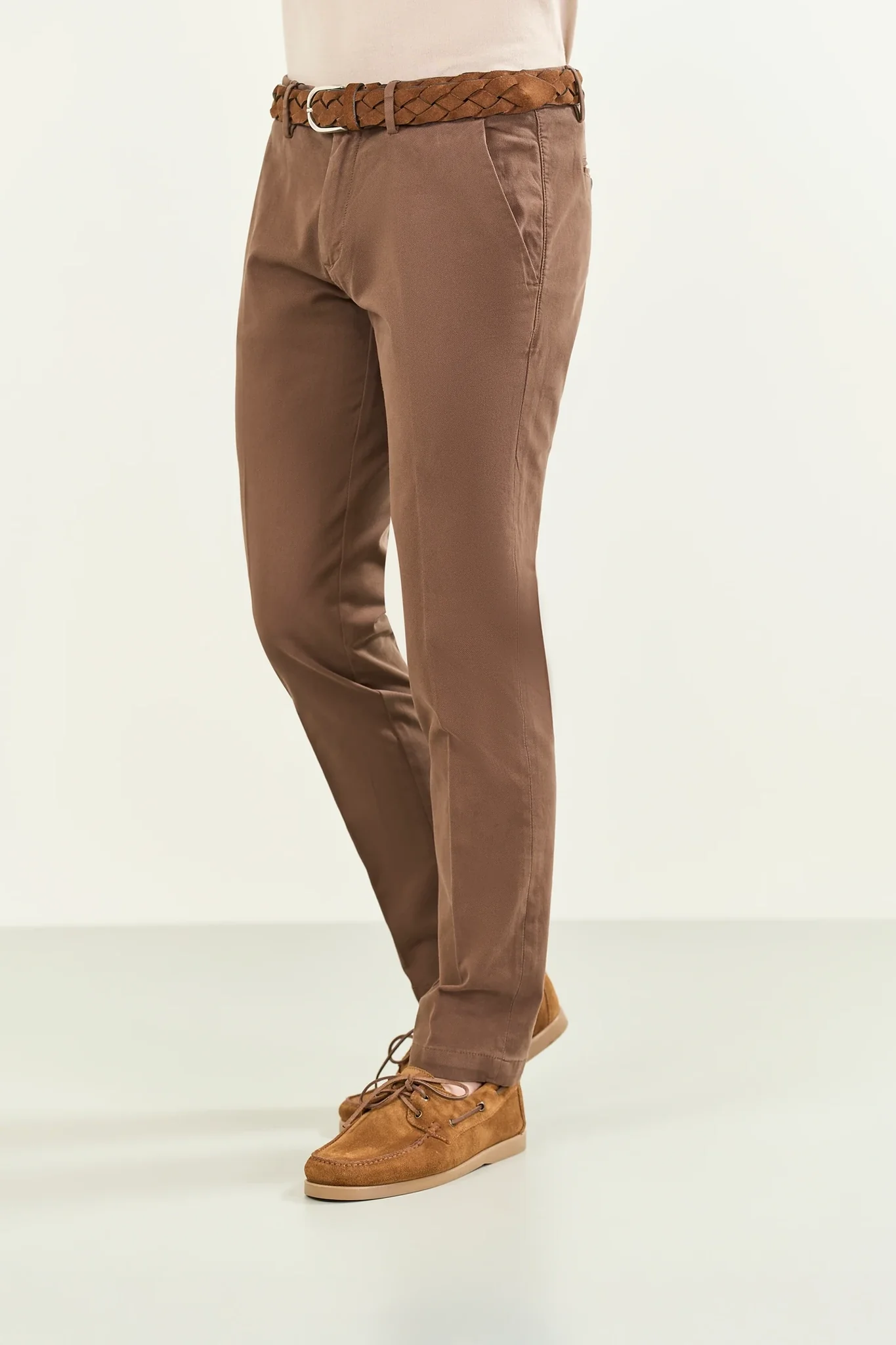 Image of Pantalone marrone chinos cotone stretch armatura custom fit