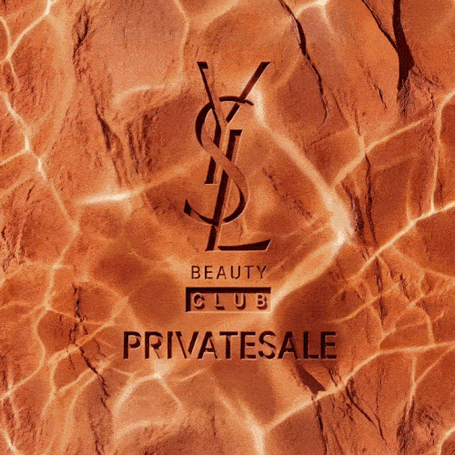 Uno sfondo animato con riflessi d'acqua e luce su pietra color terracotta, con il logo YSL Beauty Club Private Sale.