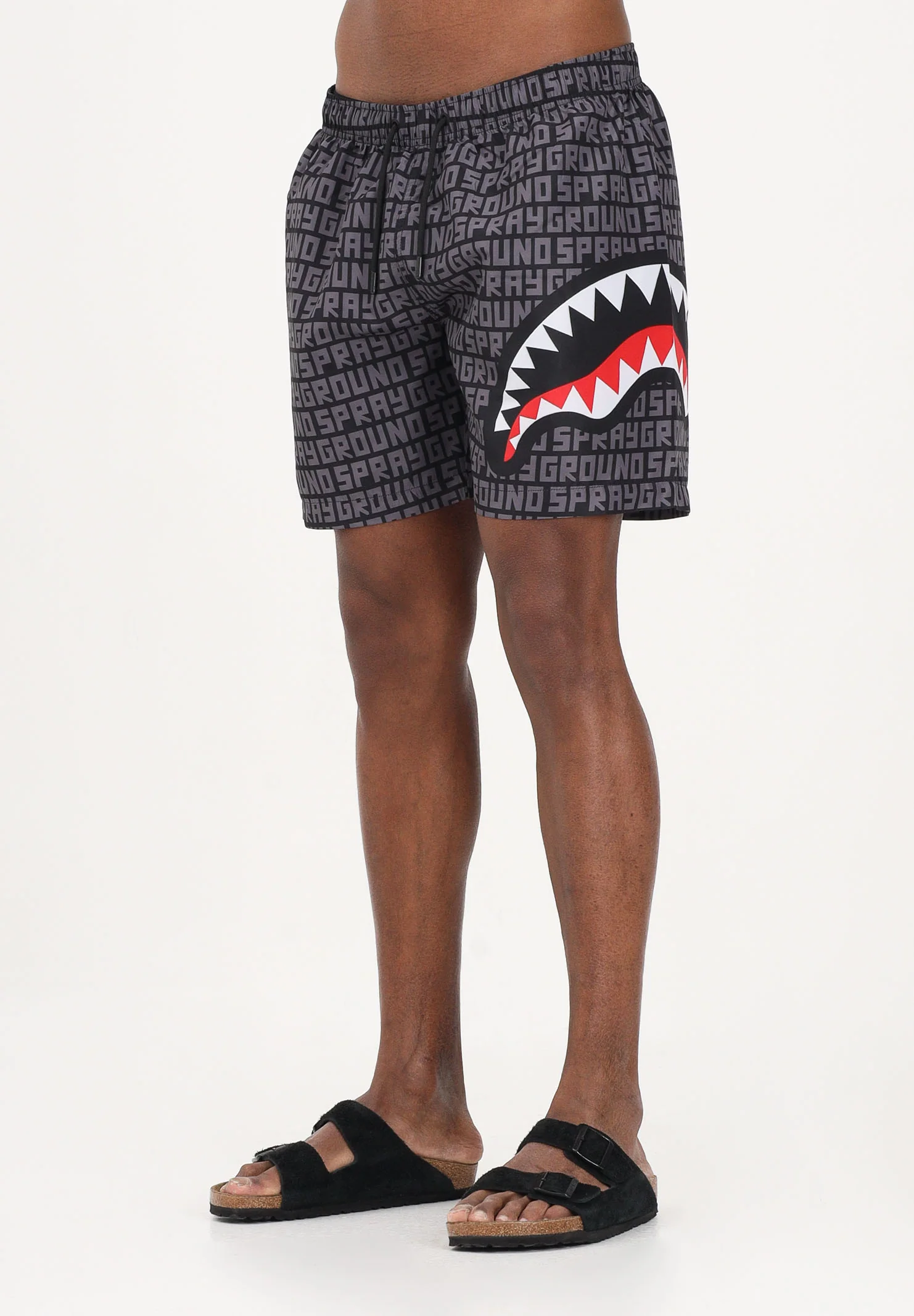 Image of SPRAYGROUND Shorts mare nero da uomo con lettering all-over
