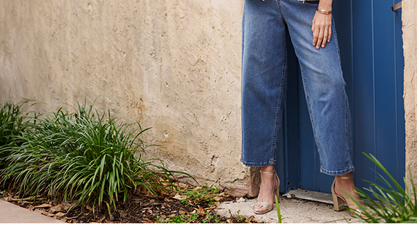 Jeans Barrel, denim stretch, taglio 5 tasche, vita elasticizzata