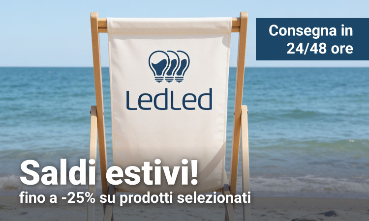 Deck chair with LedLed logo on a beach, Italian promotional text for 'Saldi estivi' summer sale up to 25% off and 24/48 hour delivery