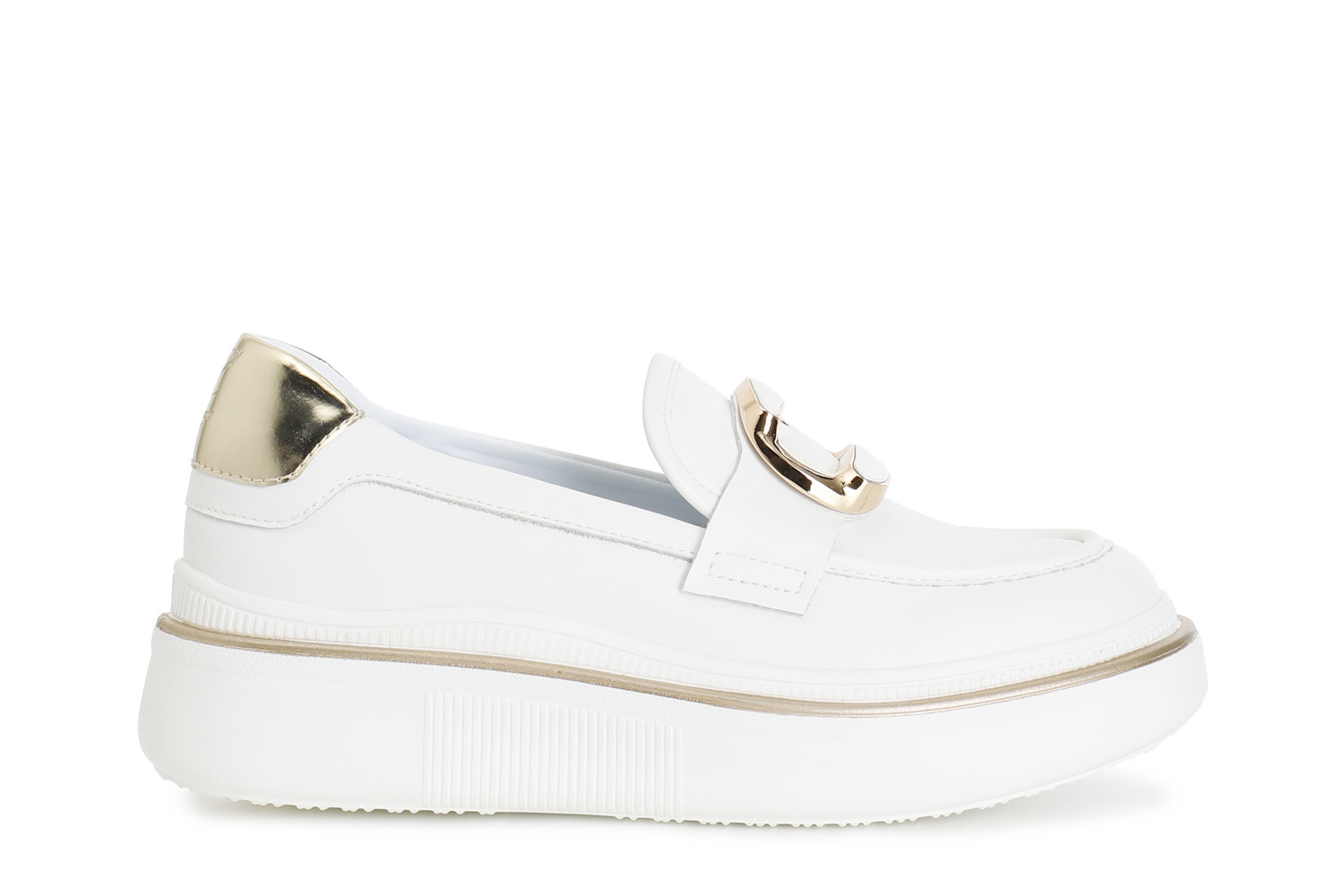 Image of mocassino in pelle con accessorio smaltato bianco