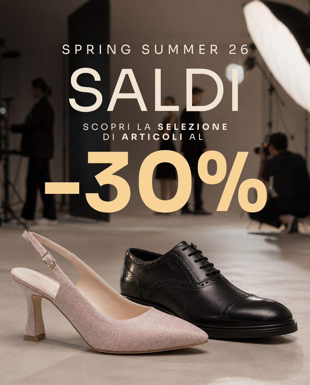 Sale poster with pink women's slingback heel and black men's oxford shoe in a photo studio, large “-30% SALDI” discount text