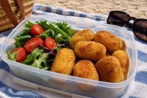 5 ricette per il pranzo in spiaggia con la friggitrice ad aria: facili, leggere e da mangiare fredde