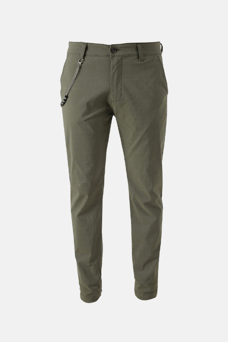 Olive-green slim-fit men's chinos with belt loops and decorative chain, front view on white background