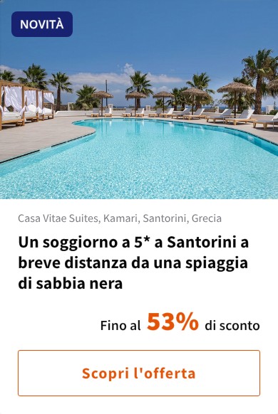 Un soggiorno a 5* a Santorini a breve distanza da una spiaggia di sabbia nera