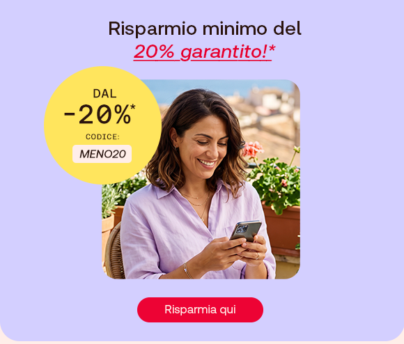 **&ldquo;Donna sorridente all&rsquo;aperto mentre usa lo smartphone. Testo: &lsquo;Risparmio minimo del 20% garantito!&rsquo;. Offerta dal -20% con codice MENO20 e pulsante &lsquo;Risparmia qui&rsquo;.&rdquo;