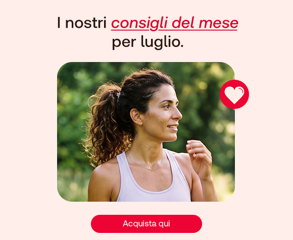 &ldquo;Donna in abbigliamento sportivo all&rsquo;aperto. Testo: &lsquo;I nostri consigli del mese per luglio&rsquo; con icona a forma di cuore e pulsante &lsquo;Acquista qui&rsquo;.&rdquo;