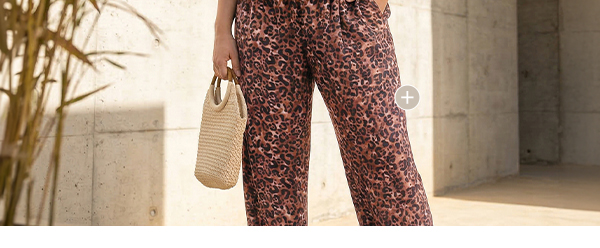 Pantaloni modello Rose con fantasia leopardata, taglio della gamba ampio e cintura elastica