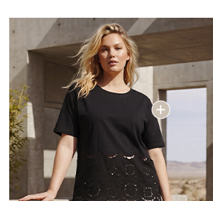 T-shirt dal taglio oversize con pizzo traforato, scollo a girocollo e mezze maniche