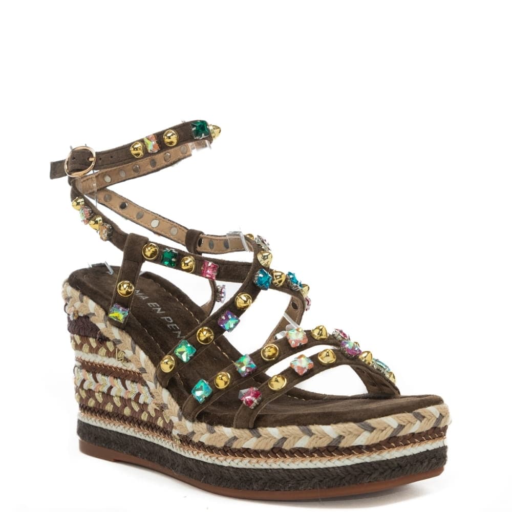 https://kimaccessori.it/scarpe-alte-da-donna-in-tessuto-corda-intrecciato-a-contrasto-colore-marrone-alma-en-pena-v266102-coffee