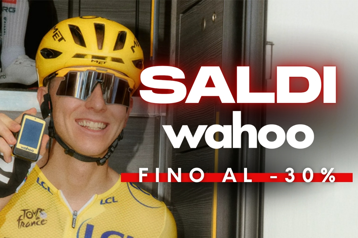 Smiling cyclist in yellow helmet and Tour de France jersey holding a Wahoo cycling computer next to promotional text 'SALDI wahoo fino al -30%'