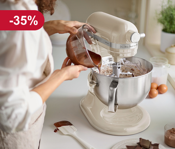Bowl-lift stand mixer