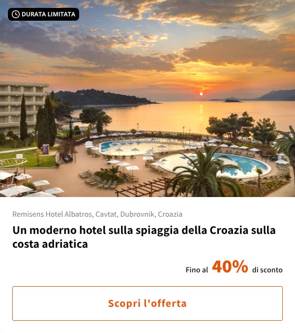 Un moderno hotel sulla spiaggia della Croazia sulla costa adriatica