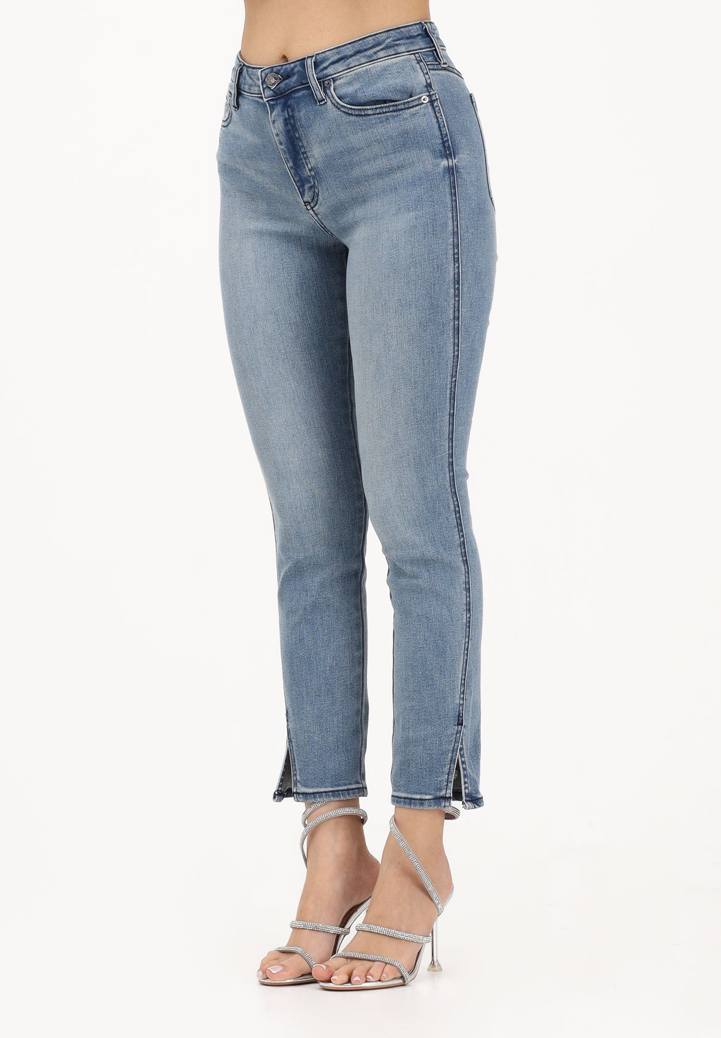 Image of ARMANI EXCHENGE Jeans in denim medio da donna con spacchetto sul fondo