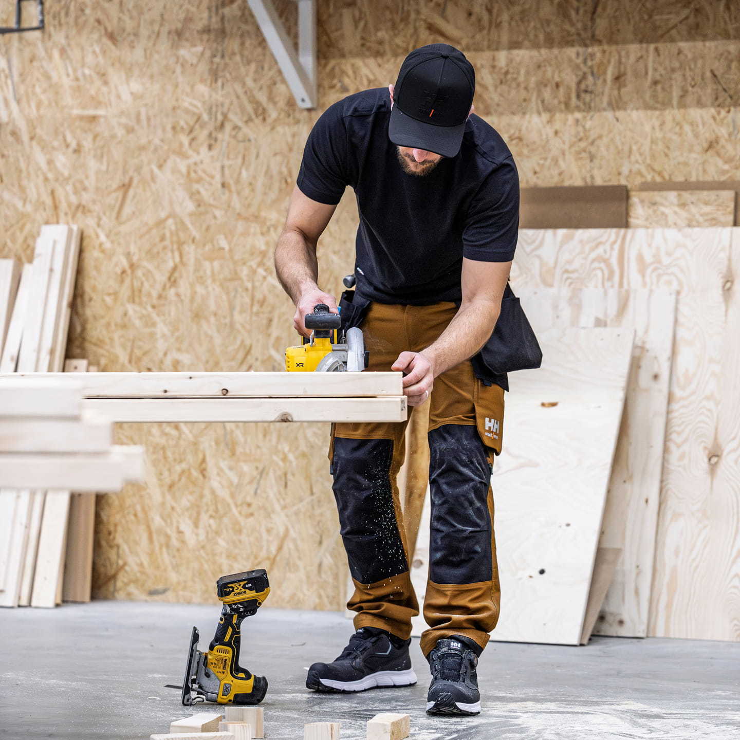 Man wearing Helly Hansen Cap