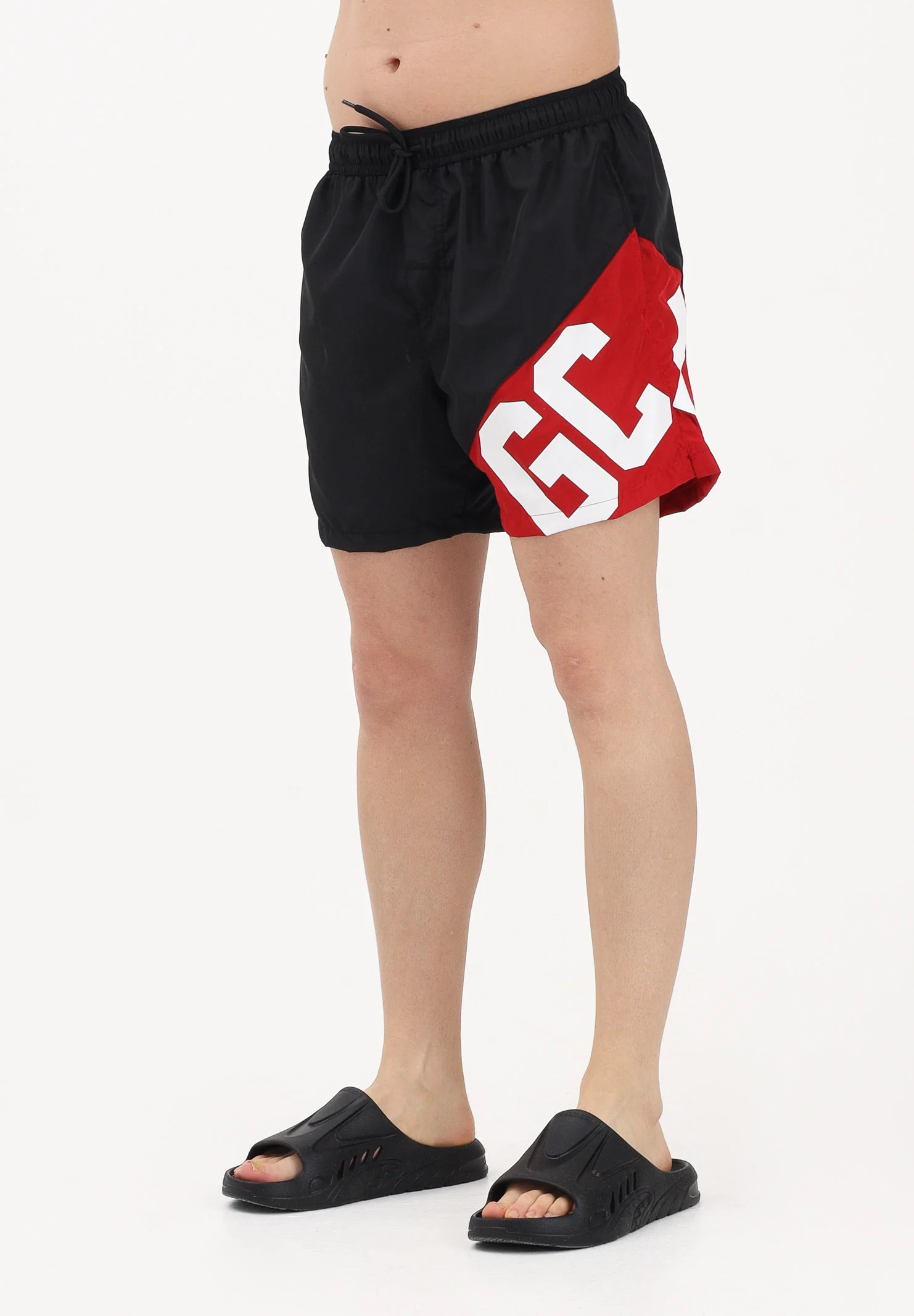 Image of GCDS Shorts mare nero e rosso da uomo con stampa logo