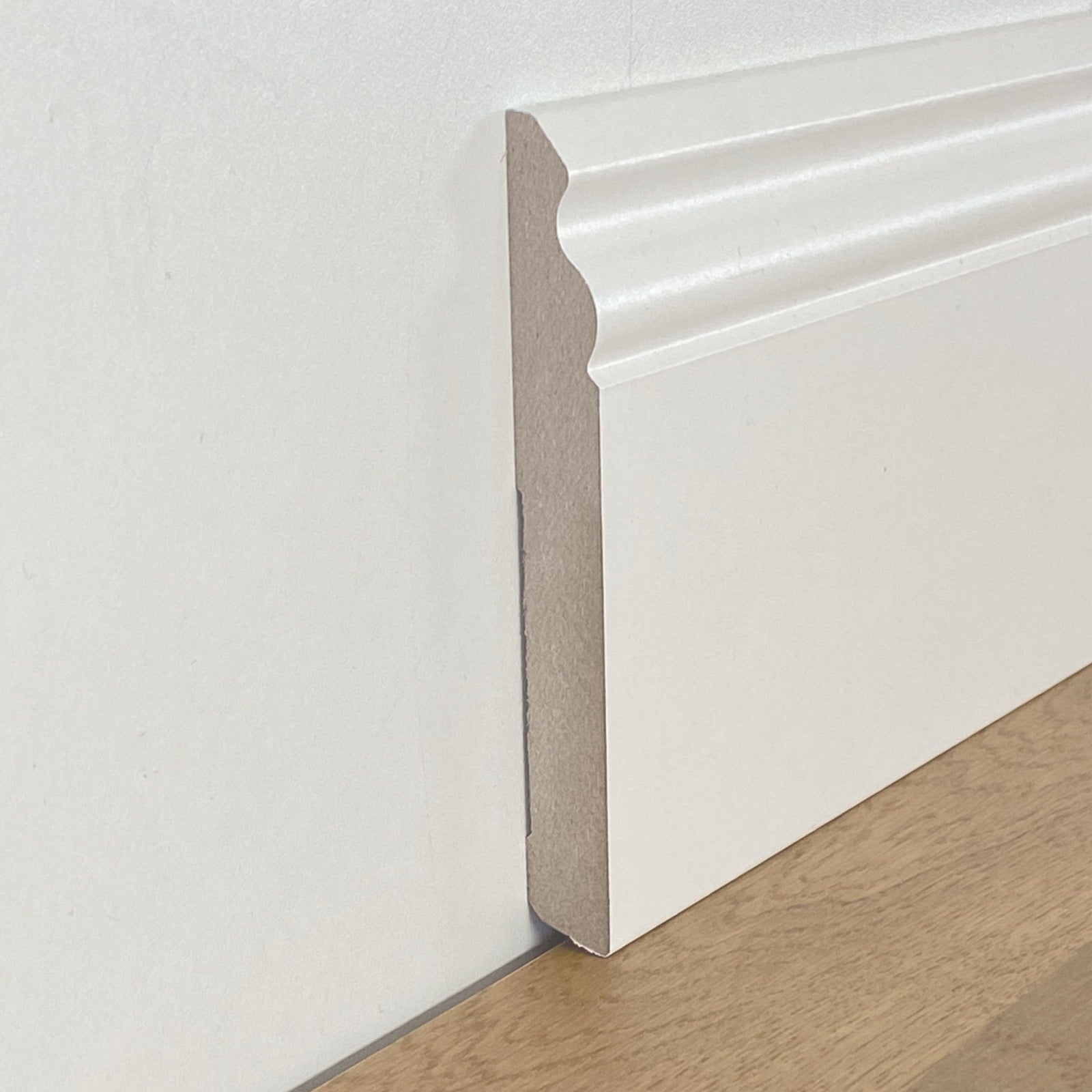 BATTISCOPA ZOCCOLINO DUCALE in FIBRA DI LEGNO COMPATTA 120X15 BIANCO (prezzo al metro)