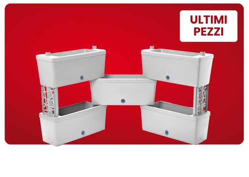Modular white stacked planter boxes for vertical gardening on red background with 'Ultimi pezzi' limited-stock label
