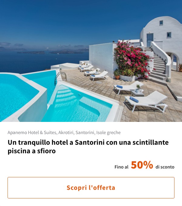 Un tranquillo hotel a Santorini con una scintillante piscina a sfioro
