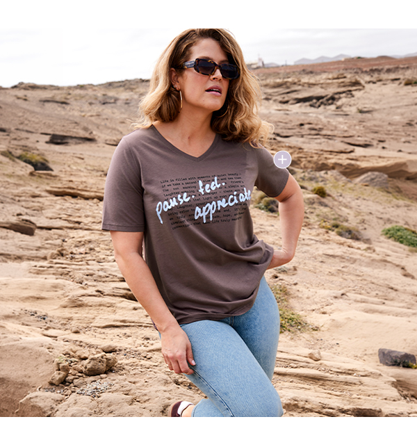 T-shirt, stampa con scritta, classic-fit, scollo a V, mezze maniche
