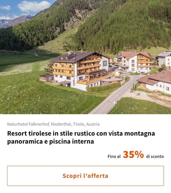 Resort tirolese in stile rustico con vista montagna panoramica e piscina interna