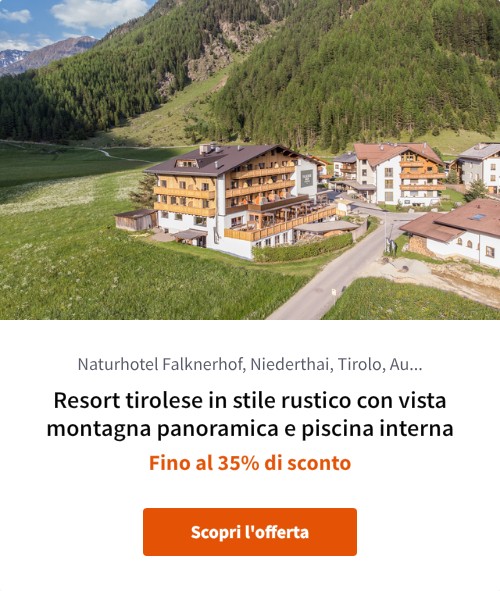 Resort tirolese in stile rustico con vista montagna panoramica e piscina interna
