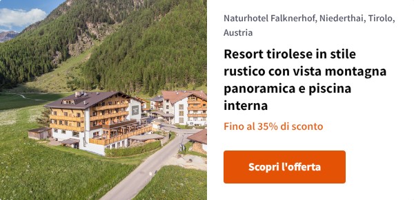 Resort tirolese in stile rustico con vista montagna panoramica e piscina interna