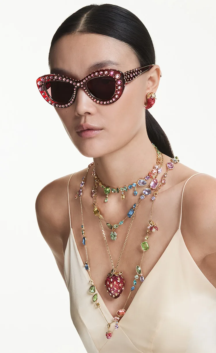 Modella con gioielli Swarovski