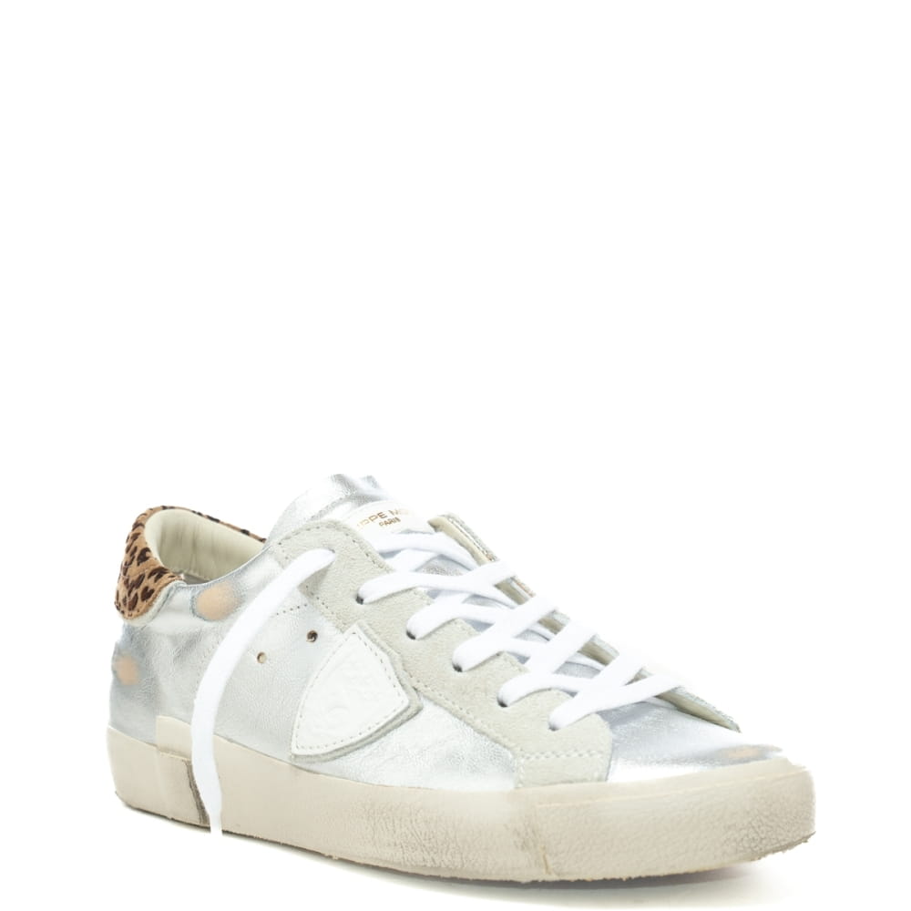 https://kimaccessori.it/sneakers-da-donna-prsx-low-con-inserto-animalier-sul-retro-argento-leo-philippe-model-prld-ml03-argent-leo