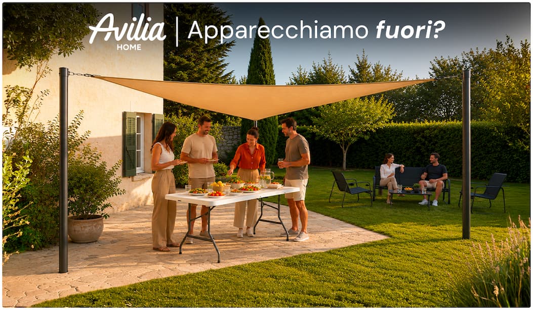 Amici riuniti per un pranzo in giardino sotto una vela ombreggiante Avilia Home.
