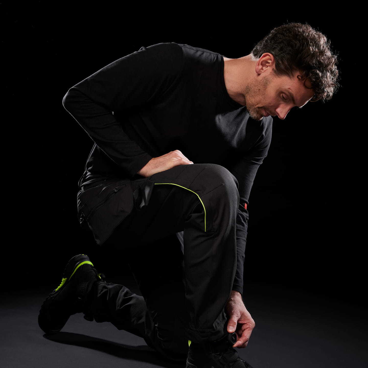 Man wearing a Helly Hansen Magni Evolution Construction Pants