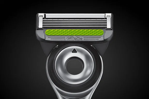 Il Series9 All-in-one di Braun, che mette in risalto la precisione di ProBlade, il rasoio Gillette Labs e il comfort di SkinGuard.