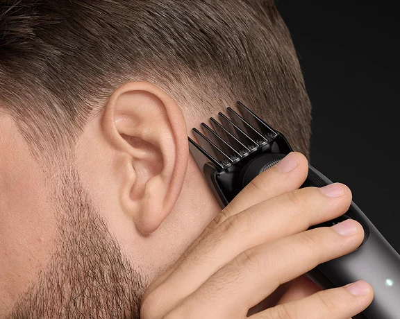 Rifinitore Braun All-in-One per la rasatura perfetta del corpo, della barba, dei capelli, dei peli delle orecchie e del naso.