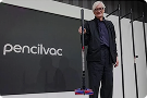 Sir James Dyson all’evento di presentazione di Pencilvac.
