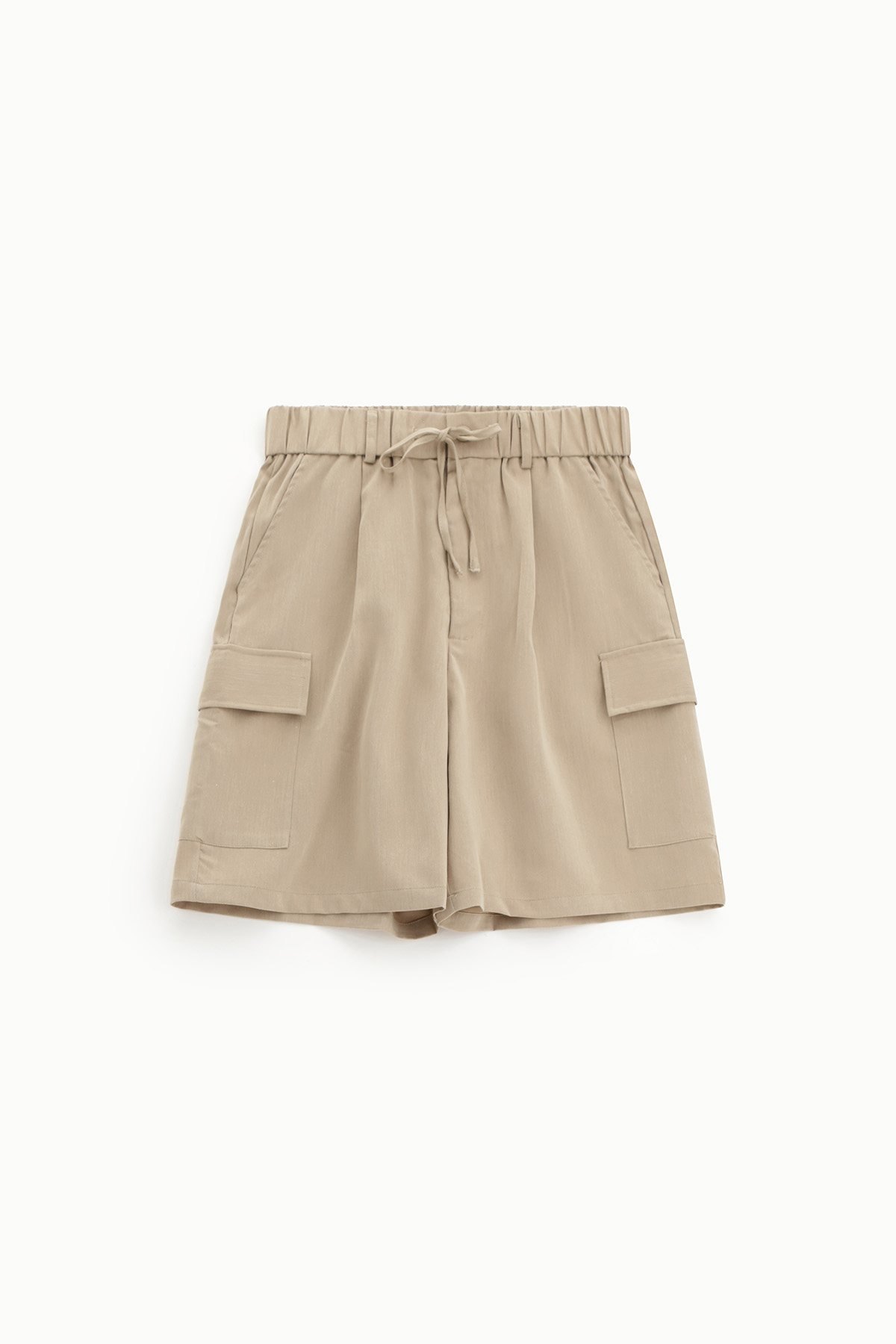 Beige linen-blend cargo shorts with elastic drawstring waistband and flap side pockets, flat lay on white background