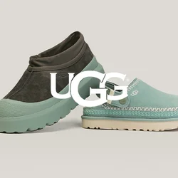 Coppia di scarpe slip-on, una nera con suola spessa e caviglia alta, l'altra azzurro chiaro con retro aperto e cinturino regolabile.