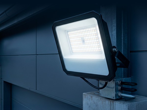 Nuovi proiettori LED CCT da esterno