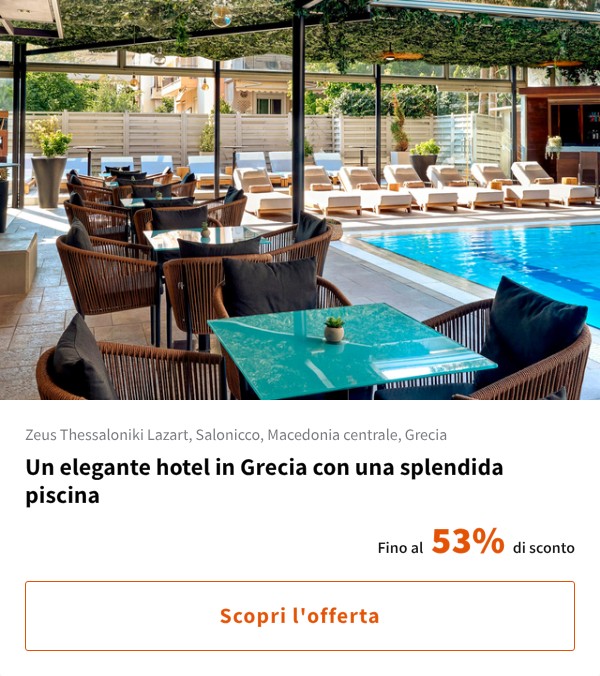 Un elegante hotel in Grecia con una splendida piscina