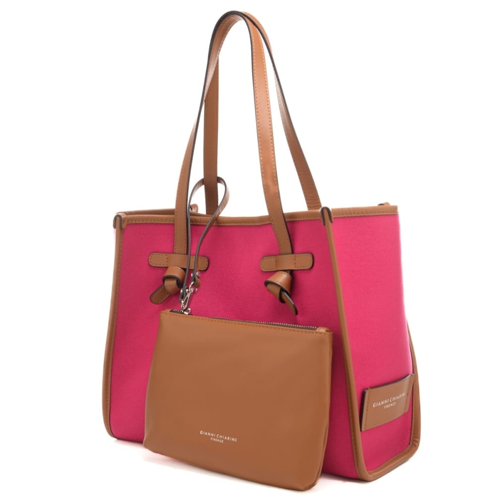 https://kimaccessori.it/borsa-a-spalla-da-donna-marcella-in-tessuto-con-profili-a-contrasto-fucsia-gianni-chiarini-bs-6849-comm-cnv-se-desert-flower