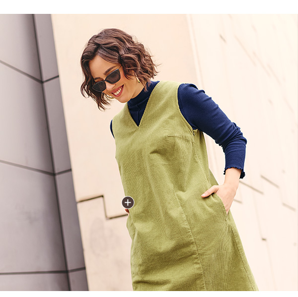 Abito in corduroy stiloso in verde fresco
