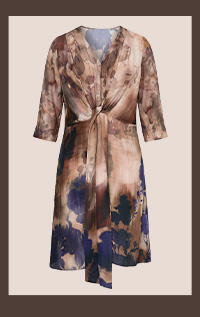 Abito maxi in satin, design acquerello, scollo a V, maniche 3/4 – scopri ora