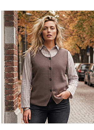 Gilet in maglia con bottoni in corno per giornate autunnali eleganti
