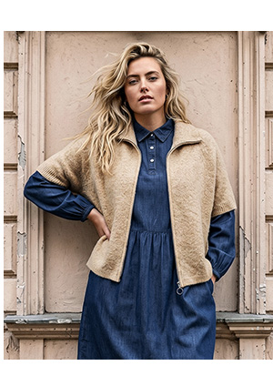 Abito in jeans, linea A, colletto a camicia, tasche sul petto