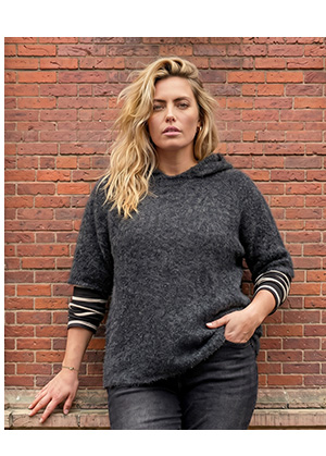 Comodo hoodie in maglia mélange con cappuccio