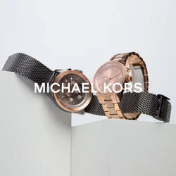 Due orologi esposti su una superficie bianca. Uno ha un bracciale in maglia scura con una cassa dal quadrante grigio; l'altro presenta un tono oro rosa con un bracciale a maglie.