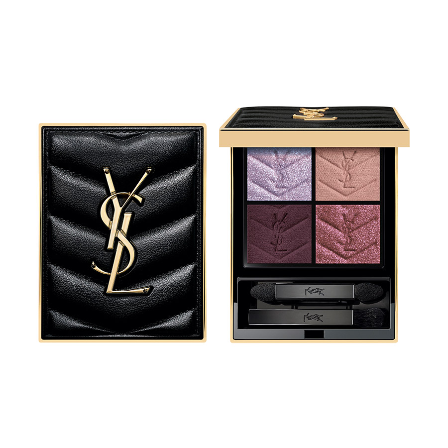 Una palette ombretti YSL Couture Mini Clutch nelle tonalit&agrave; lilla e prugna accanto all'astuccio nero trapuntato.
