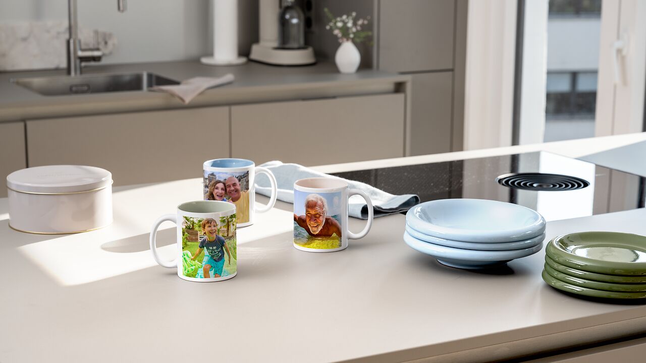 Mix di tazze Pixum personalizzate con foto dell'estate