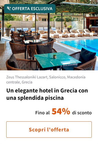 Un elegante hotel in Grecia con una splendida piscina
