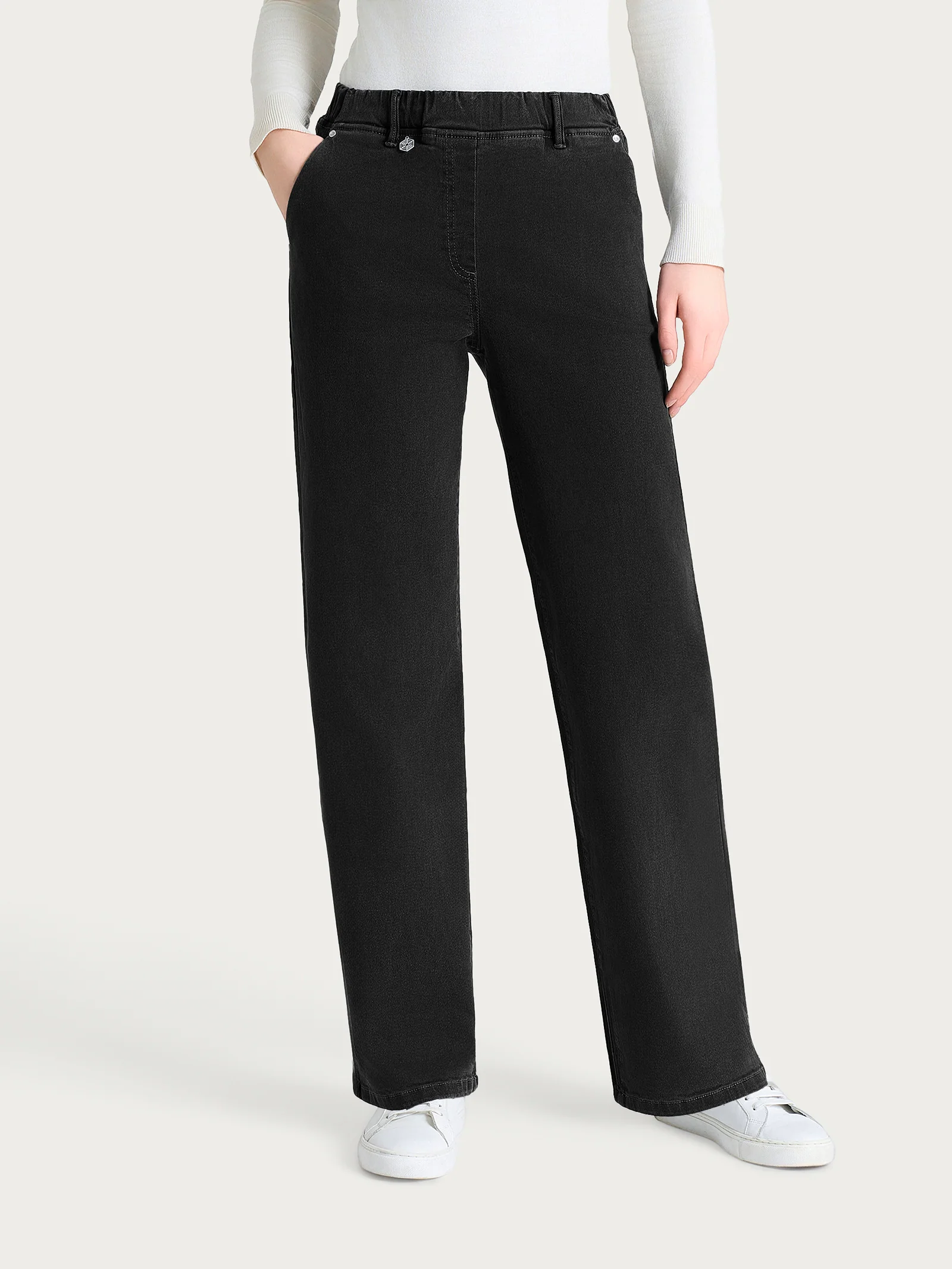 Image of Jeans ampio con tasche in Super Denim - Nero